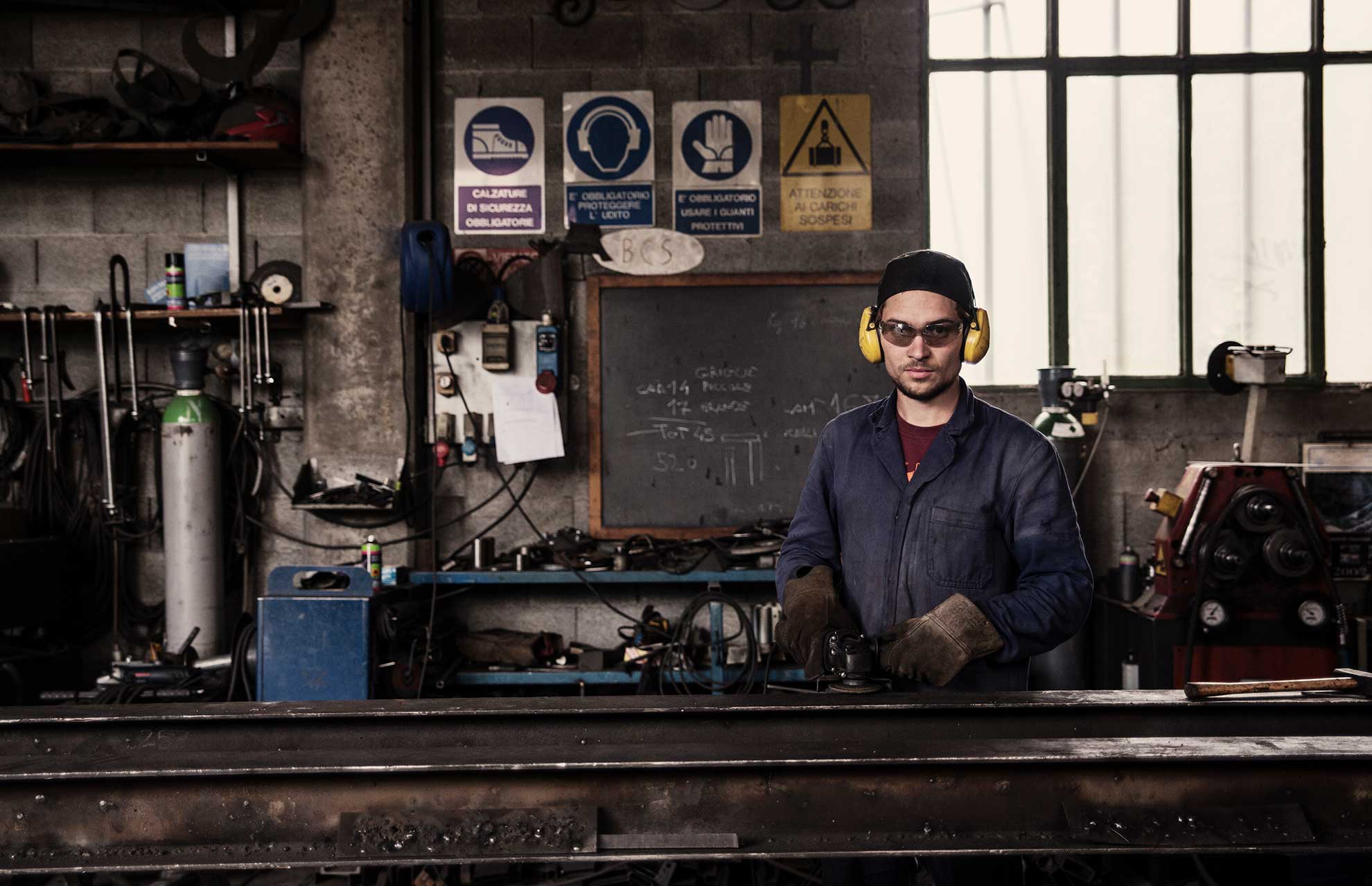portrait-of-welder-in-workshop-CZKDTNT